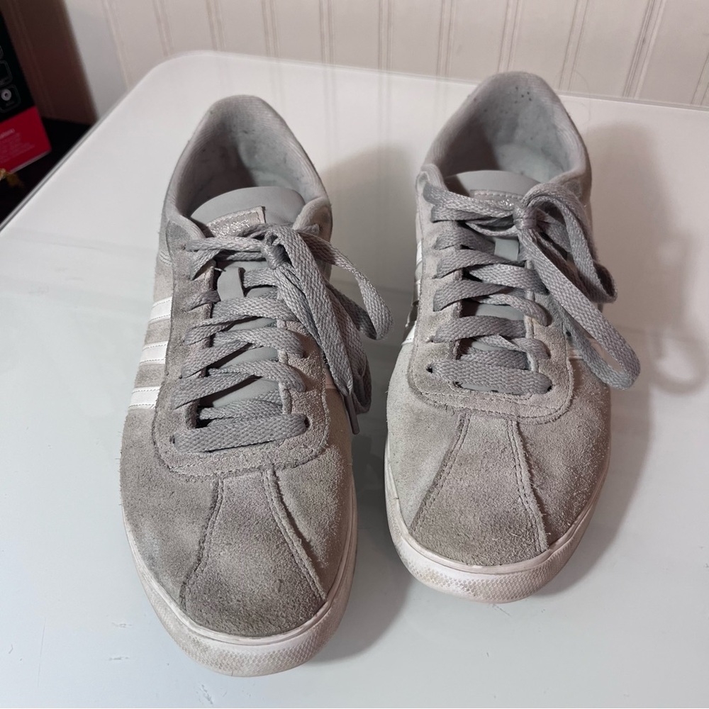 Adidas Women’s Grey Suede Court Sneakers Size 8.5 - Low Top Sporty VL Court 3.0 - Picture 3 of 10